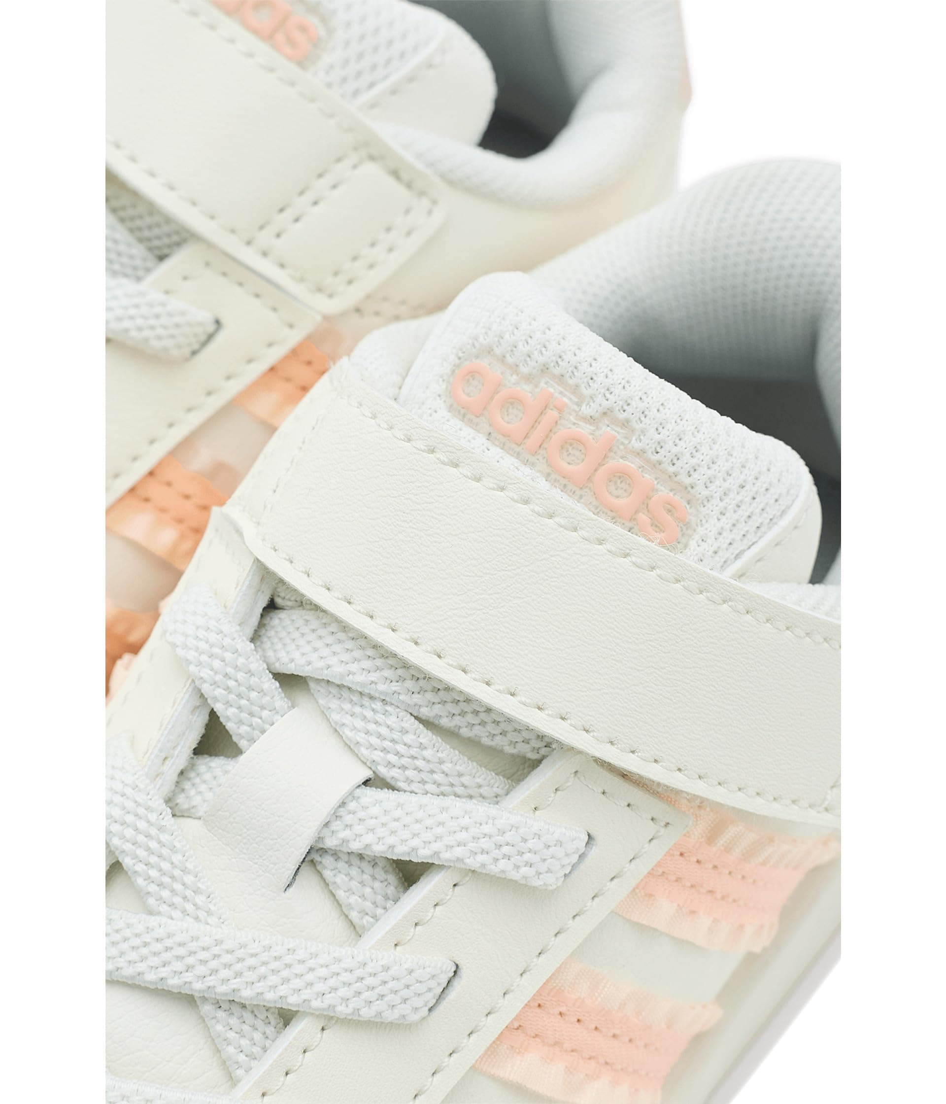 adidas Kids Grand Court 3.0 Elastic Lace Shoes (Little Kid) — vista 3