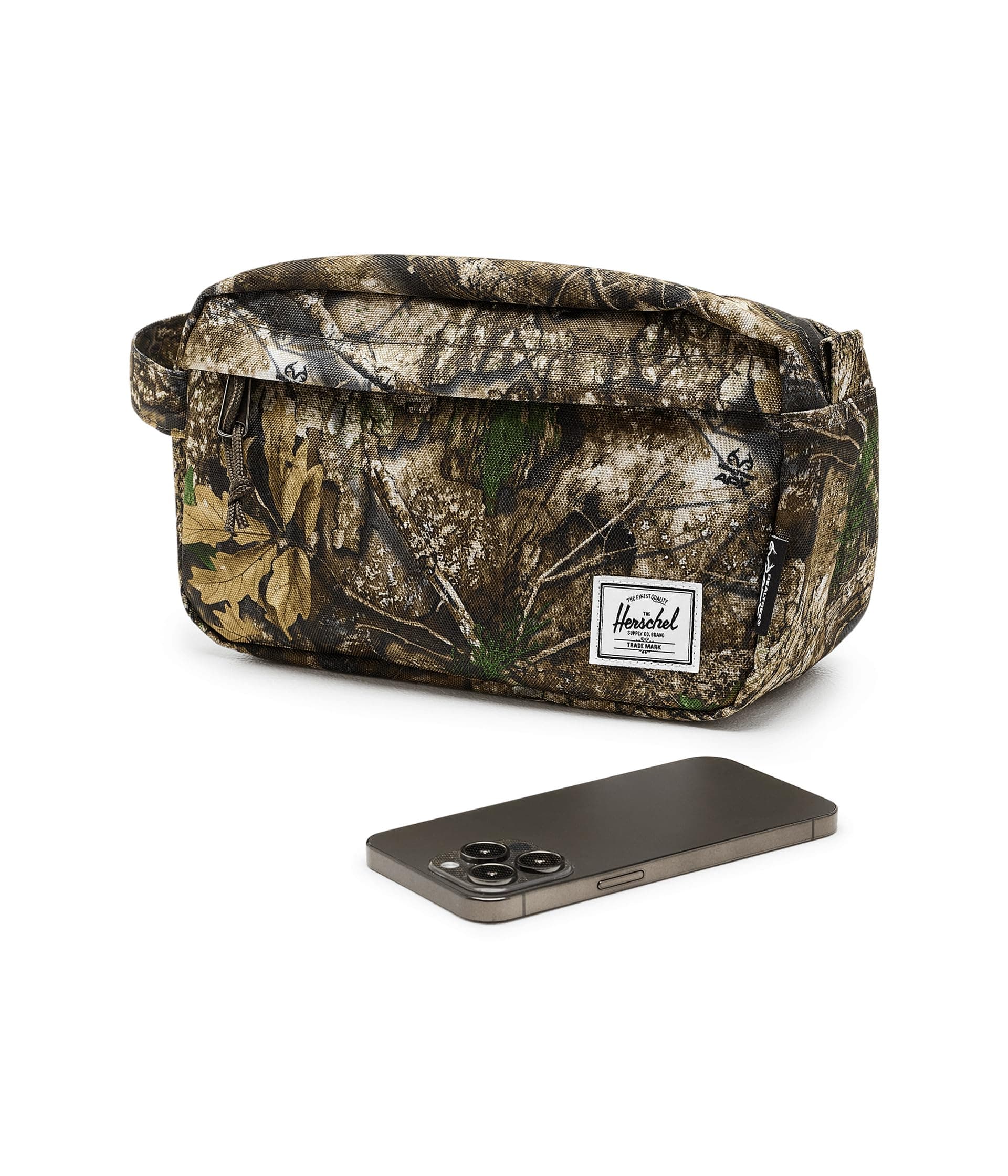 Herschel Supply Co. Realtree Chapter Travel Kit — vista 2