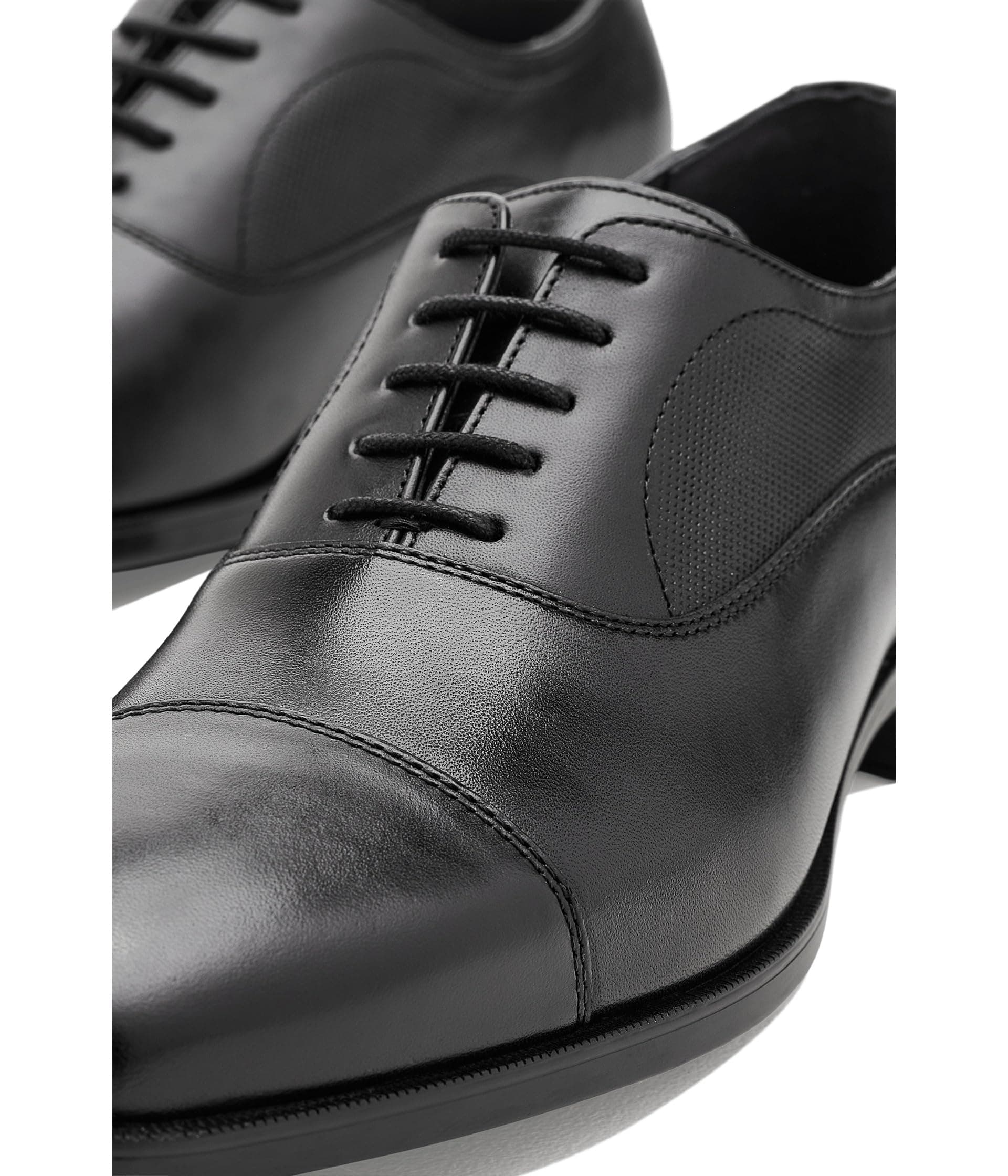 Johnston & Murphy Mills Perfed Cap-Toe — vista 3