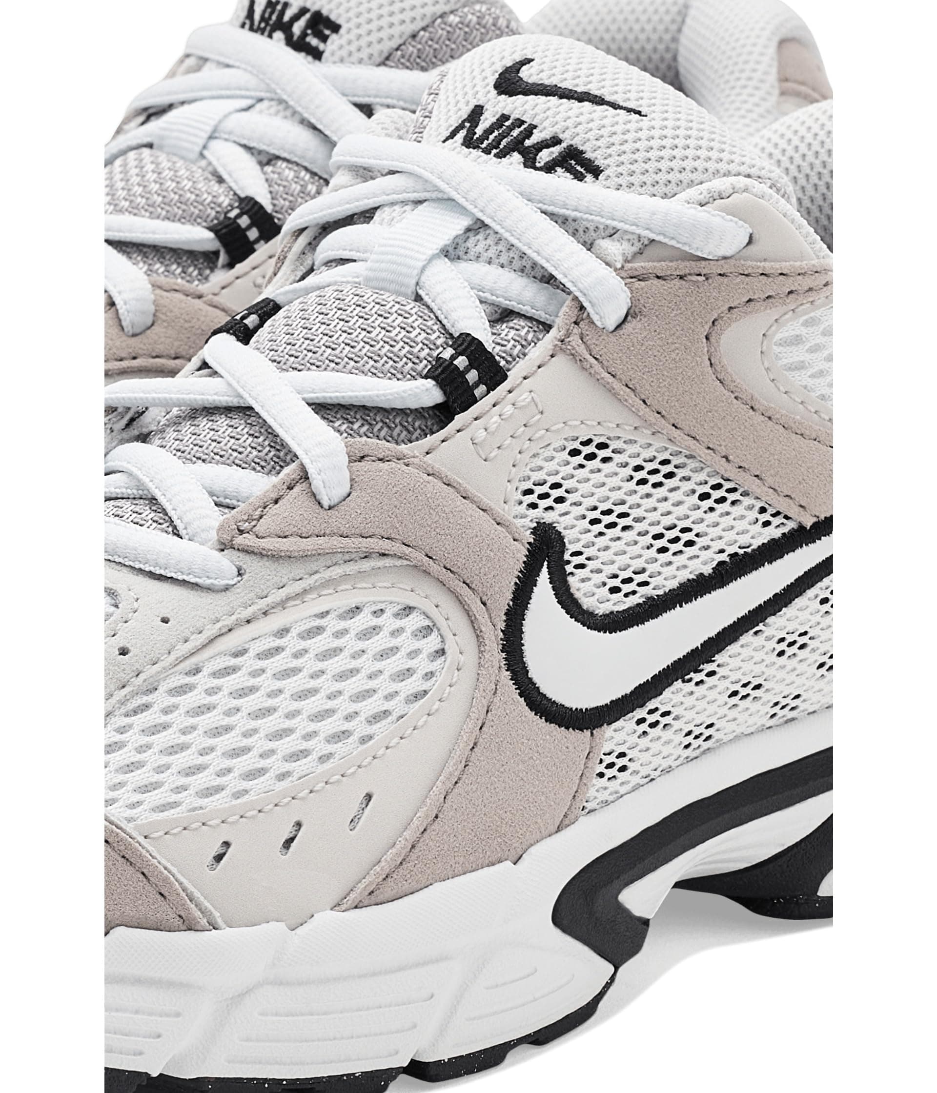 Nike Kids V5 Runner Suede (Big Kid) — vista 3