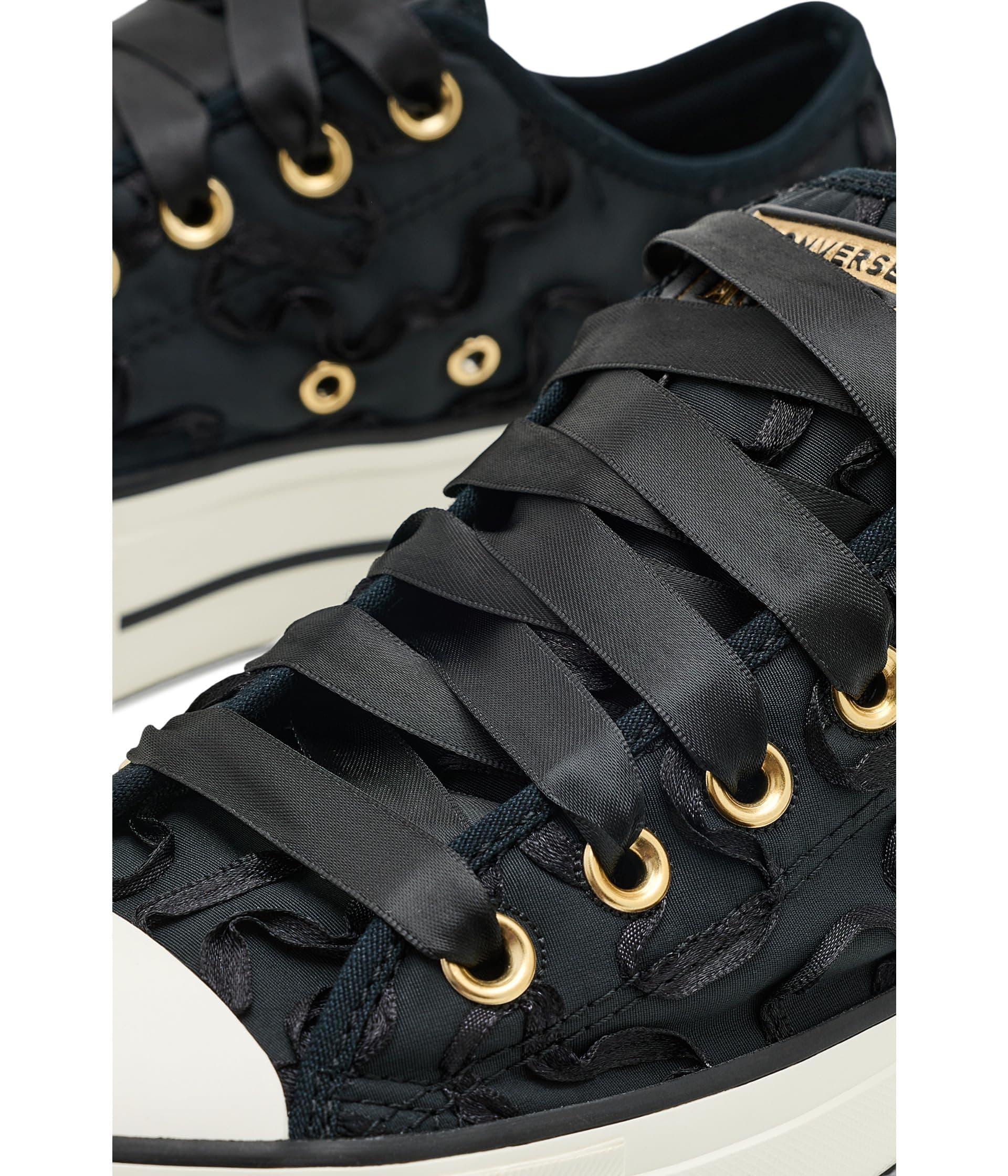 Converse Chuck Taylor All Star Lift Platform Ribbon Low Top Sneakers — vista 3