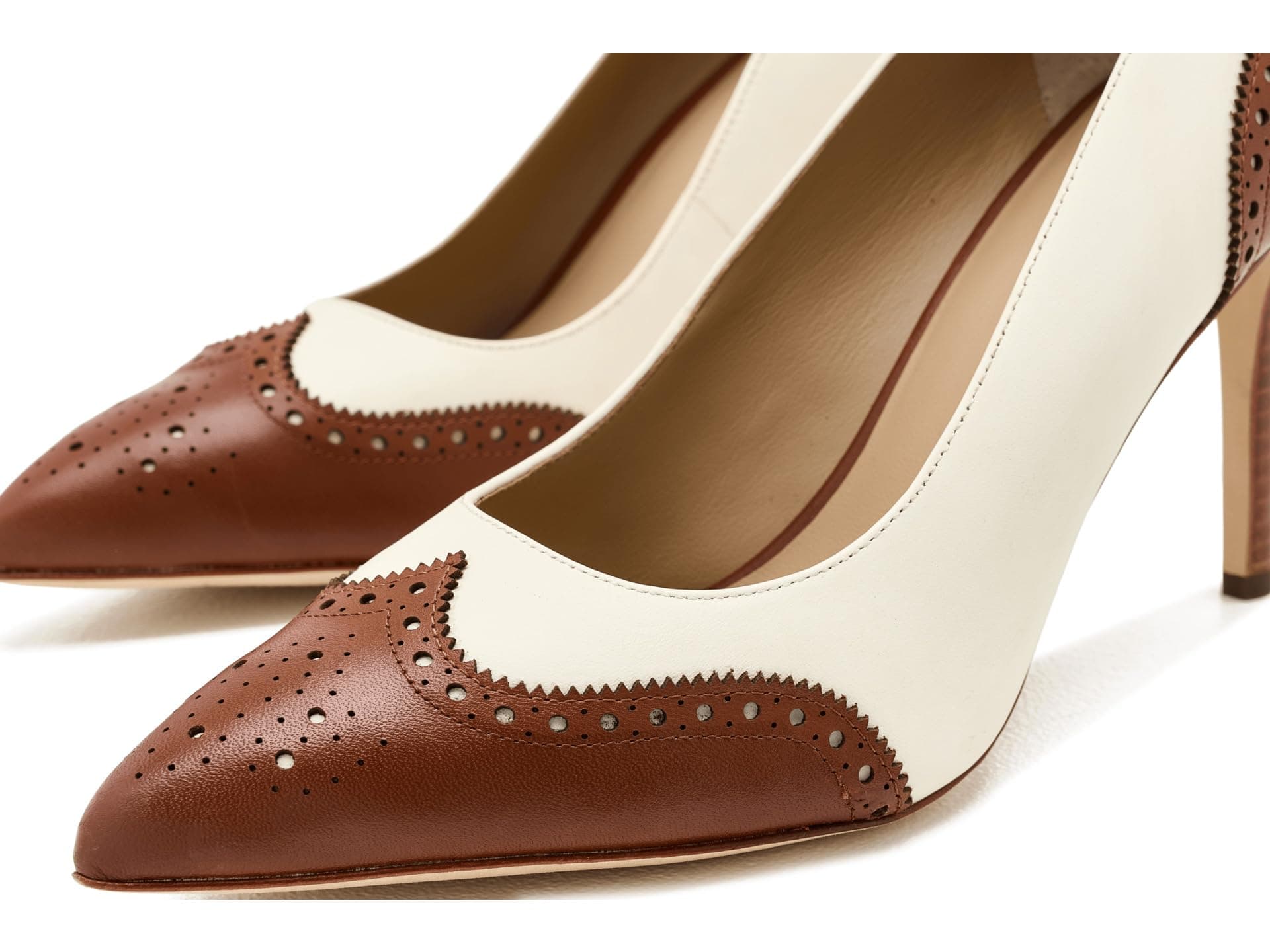 Lauren Ralph Lauren Lynden Perforated Leather Pumps — vista 3